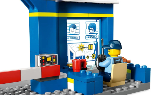 Конструктор Переслідування на поліцейській дільниці LEGO City 60370 - 5