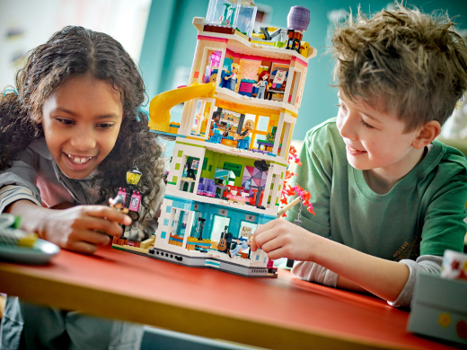 Конструктор LEGO Friends Хартлейк-Сіті. Громадський центр (41748) - 4