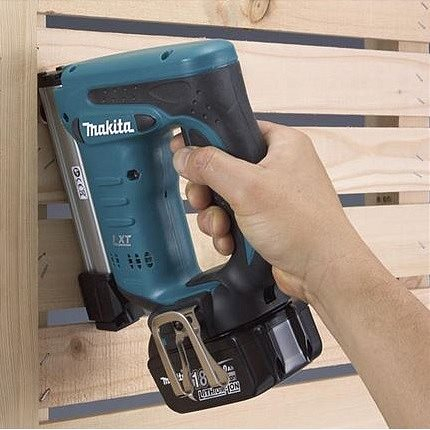 Степлер MAKITA DST221Z - 2