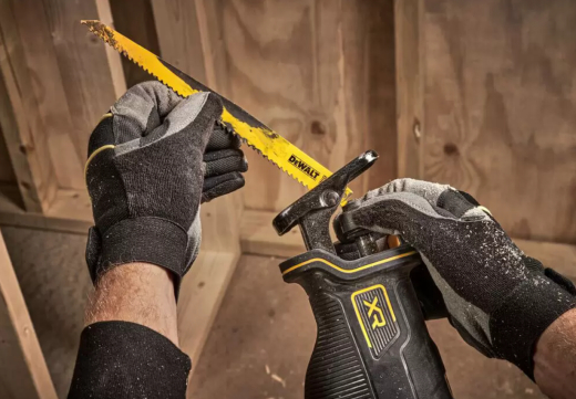 Пила шабельна акумуляторна DeWALT DCS382NT - 5