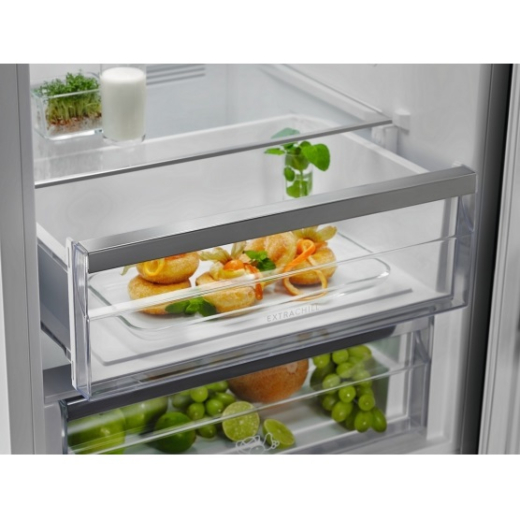 Холодильник с морозильной камерой Electrolux LNT7ME32M1 - 4