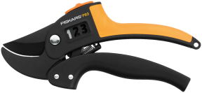 Секатор Fiskars PowerStep P83 (1000575) Секатор Fiskars PowerStep P83 (1000575)